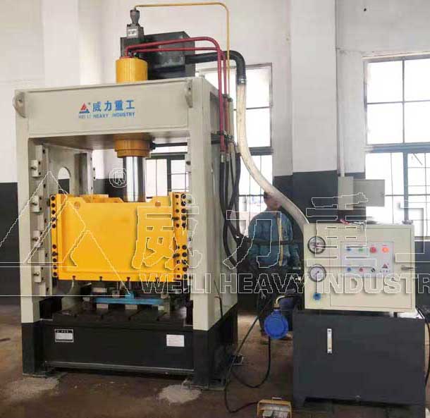 100噸框架式液壓機客戶車間調(diào)試